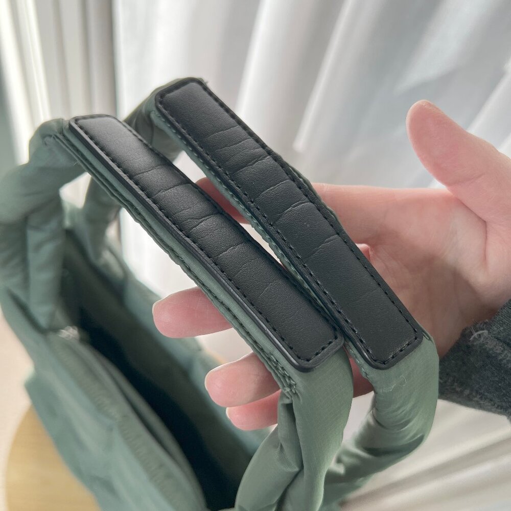 LULULEMON | Puffy Grid Tote (12L) - Picture 7 of 9